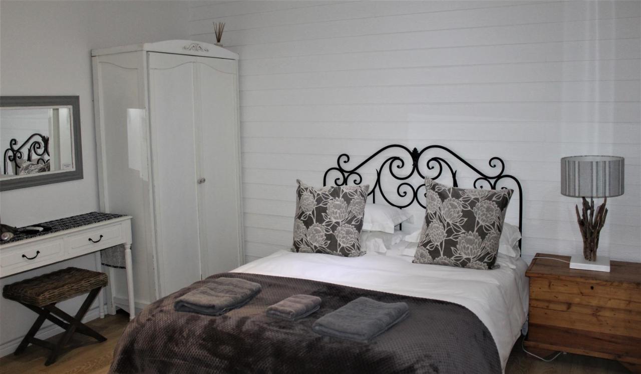 Kleinzee Oceanfront Guesthouse Гансбай Экстерьер фото