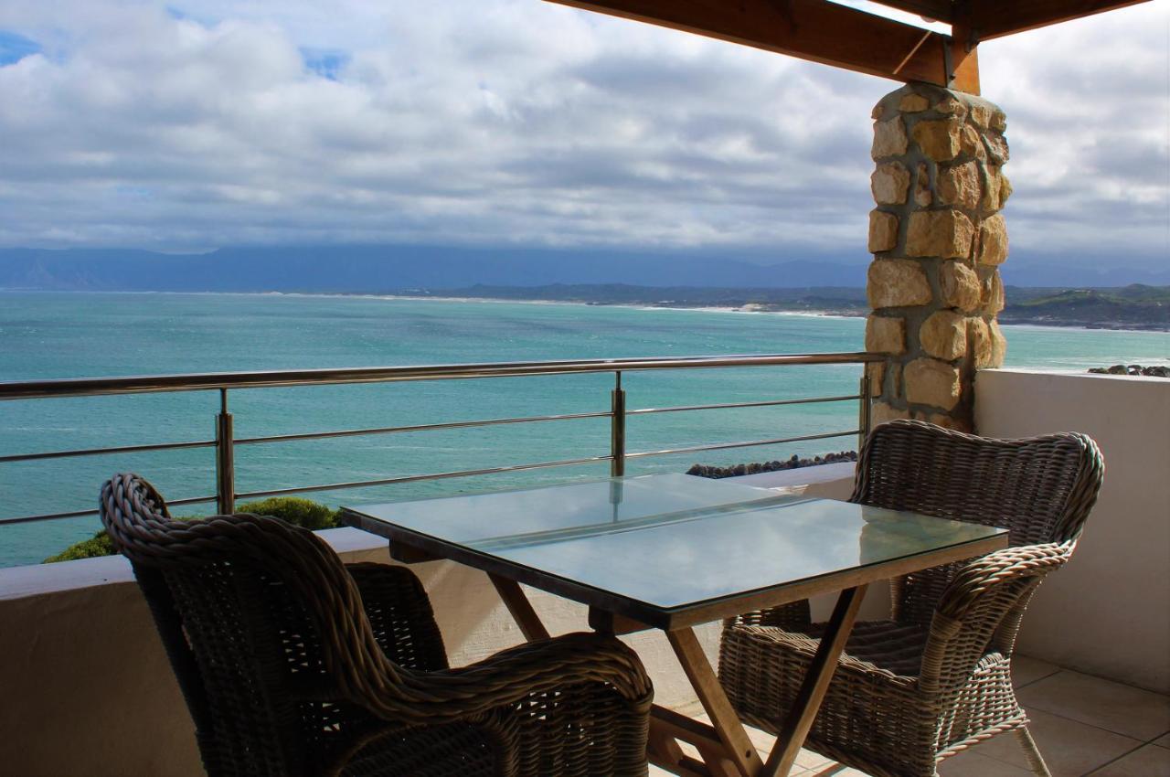 Kleinzee Oceanfront Guesthouse Гансбай Экстерьер фото