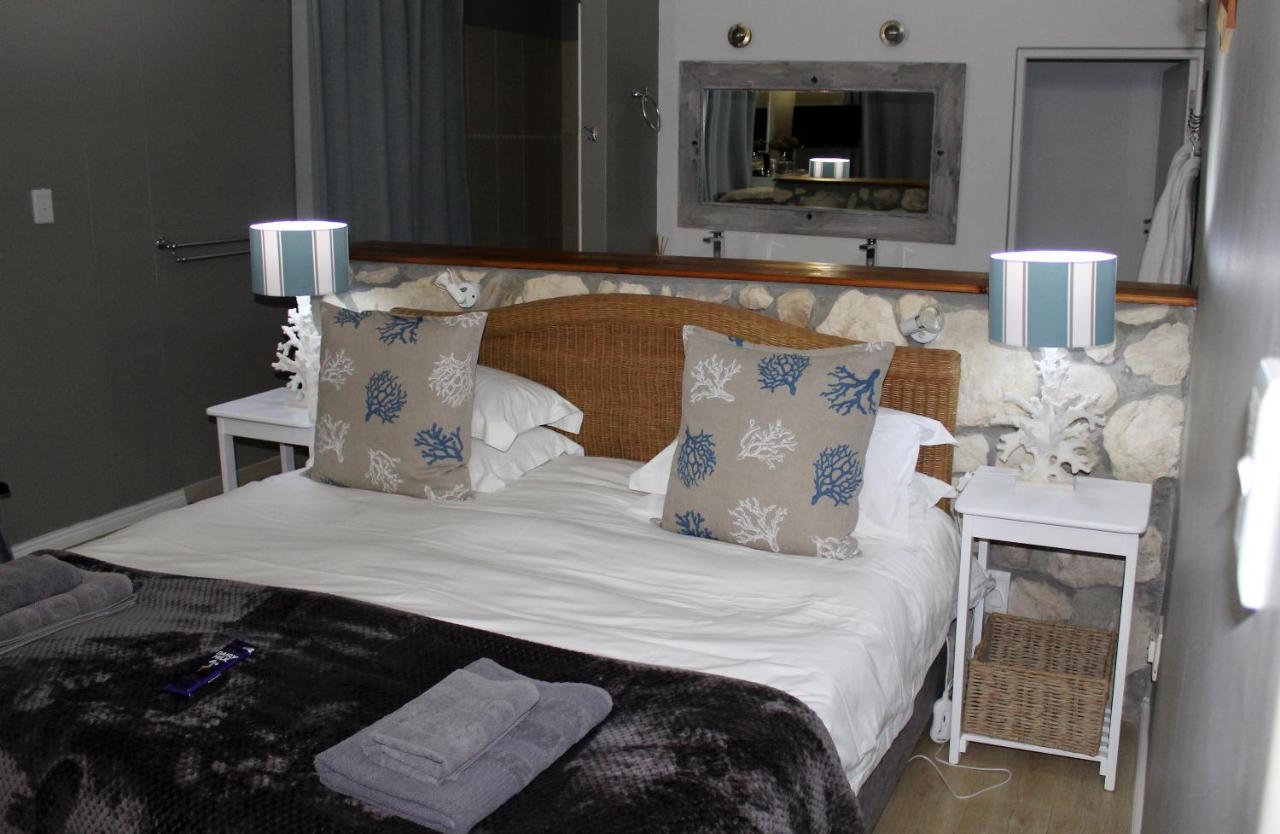 Kleinzee Oceanfront Guesthouse Гансбай Экстерьер фото