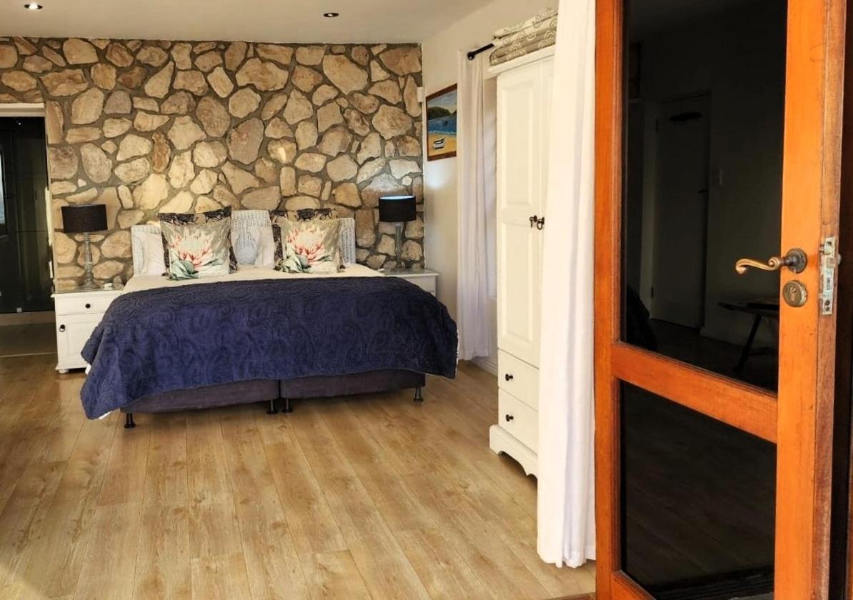 Kleinzee Oceanfront Guesthouse Гансбай Экстерьер фото