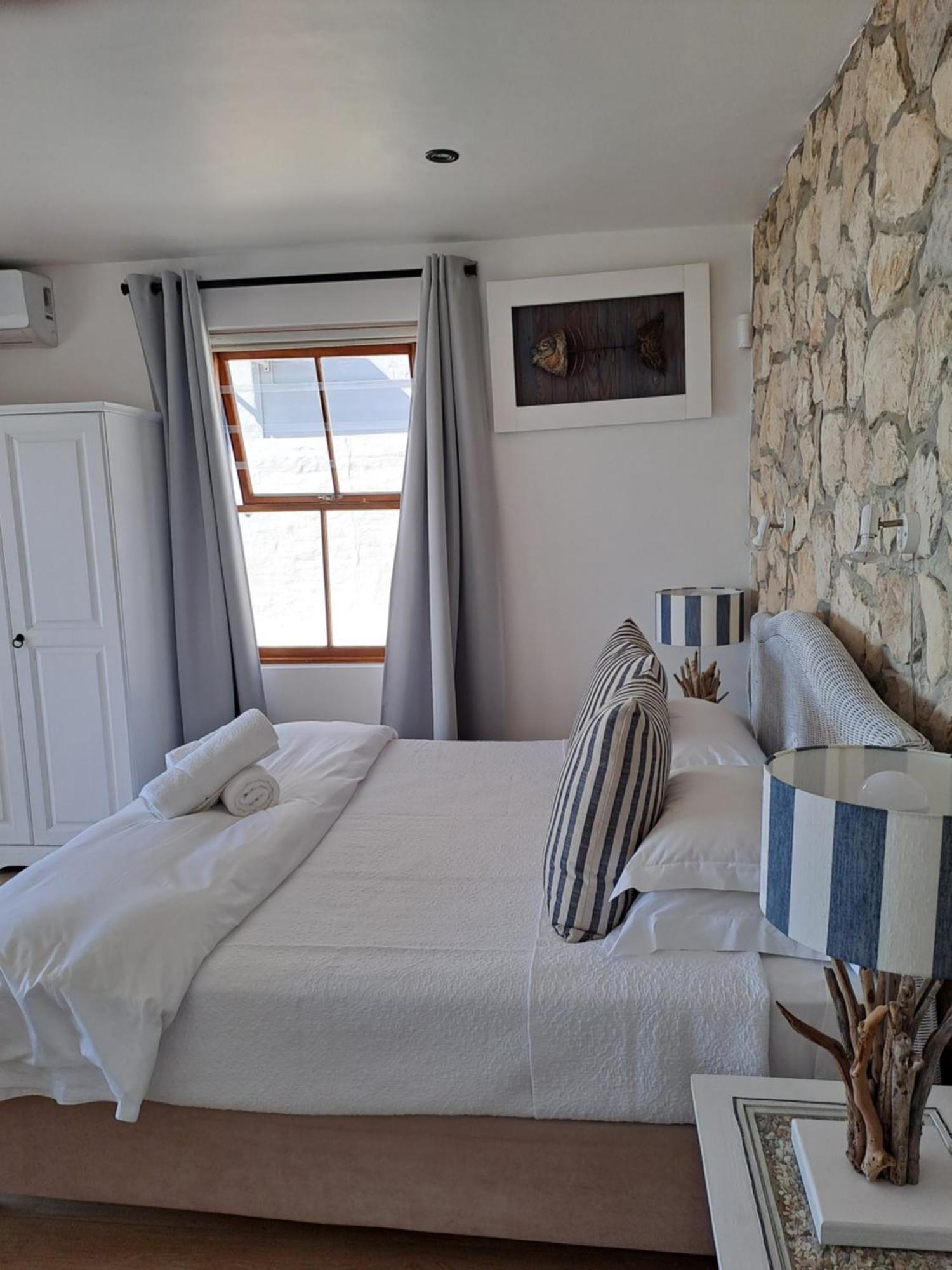 Kleinzee Oceanfront Guesthouse Гансбай Экстерьер фото