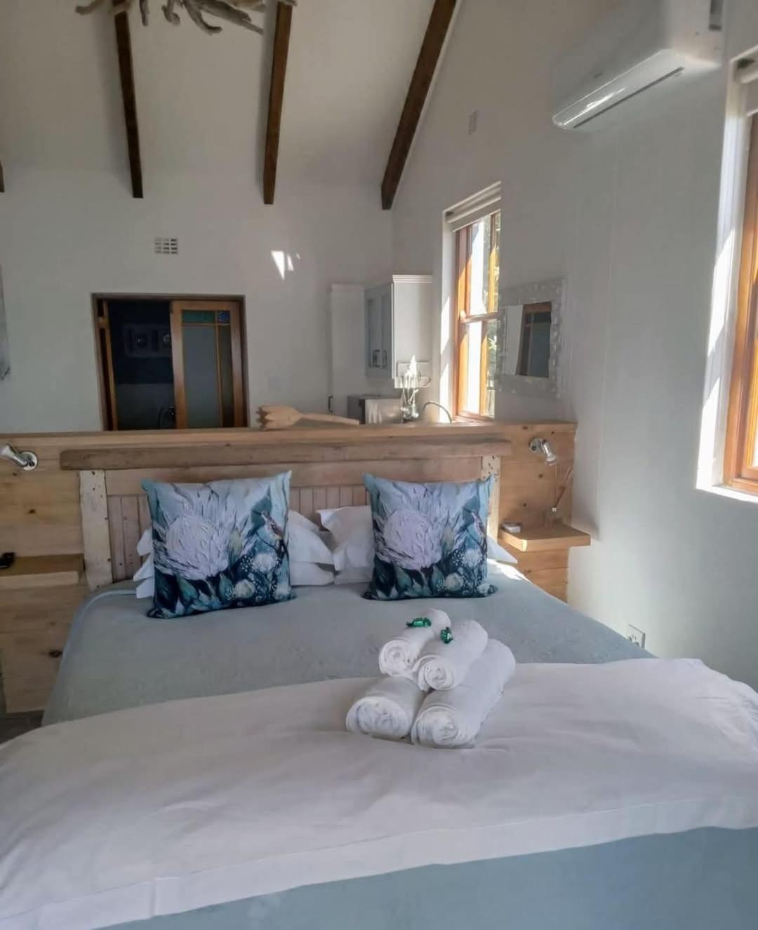 Kleinzee Oceanfront Guesthouse Гансбай Экстерьер фото
