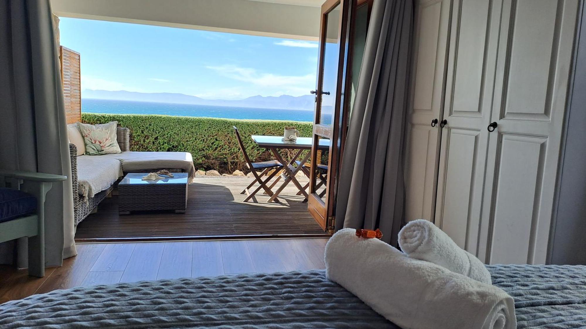 Kleinzee Oceanfront Guesthouse Гансбай Экстерьер фото